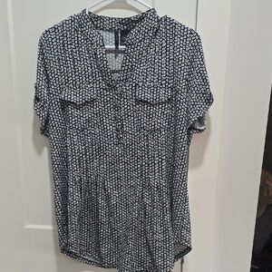 new directions Black & White Abstract Print Short Sleeve Blouse